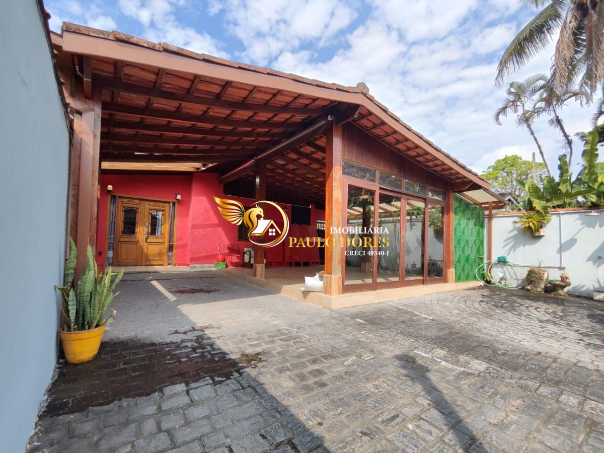 Casa à venda com 3 quartos, 221m² - Foto 1